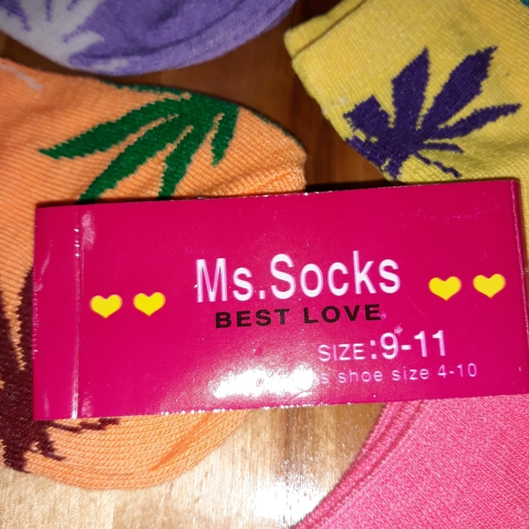 6 Pairs Cannabis Ladies Socks - Picture 2 of 5